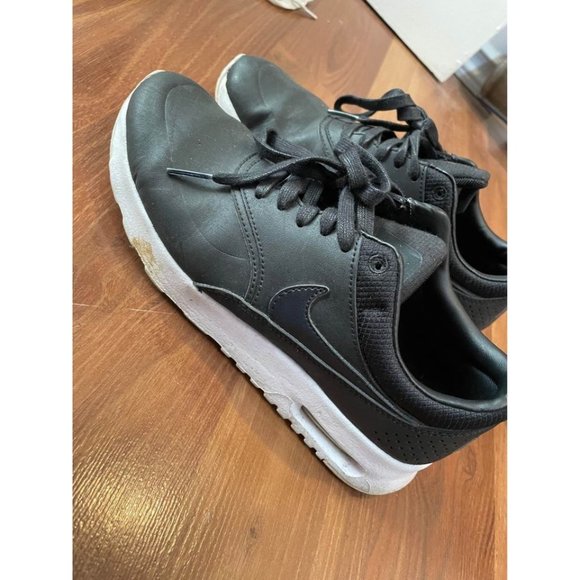 Nike Thea Sneakers - Picture 1 of 10